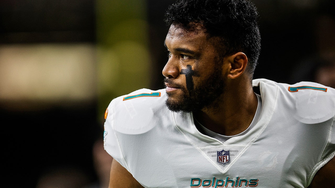 Tyreek Hill praises Tua Tagovailoa ahead of key season for Dolphins QB